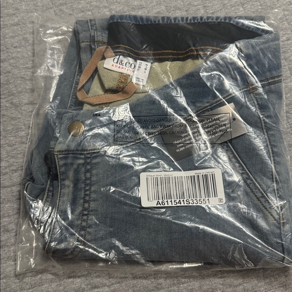 Denim & Co. Adaptive Comfy Knit Patch Pocket Wheelchair Jean Antique Wash Color - Picture 5 of 5